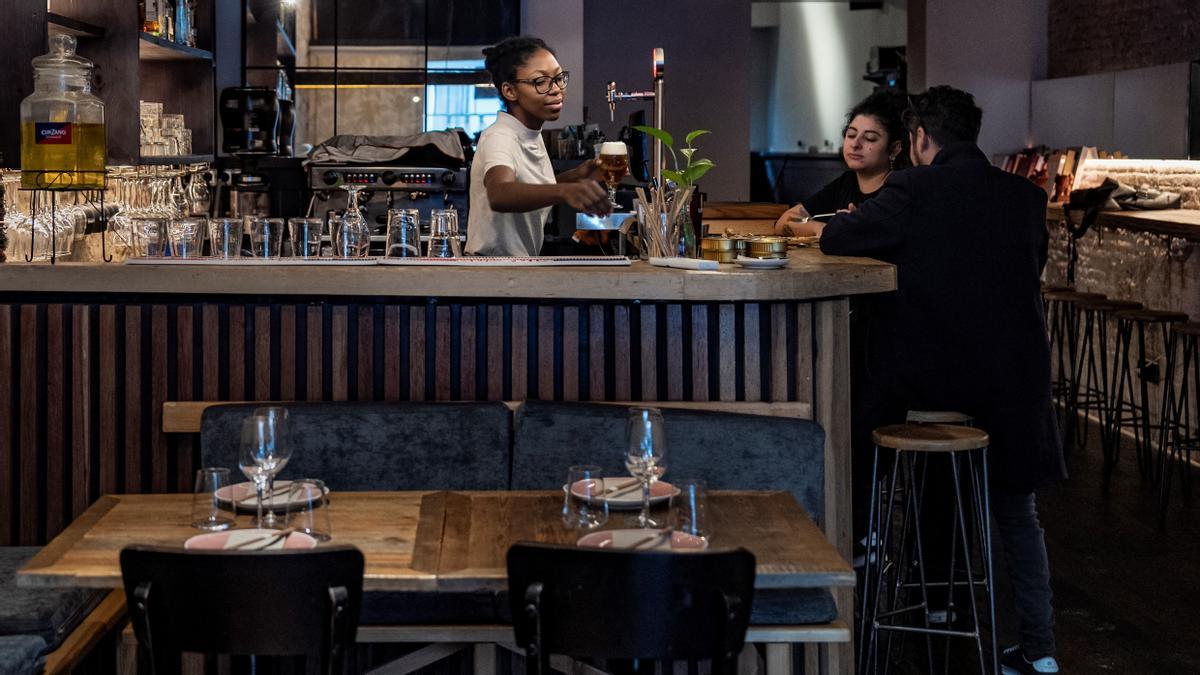 La barra y el comedor, con Odalis Cortez y Camila Delani.