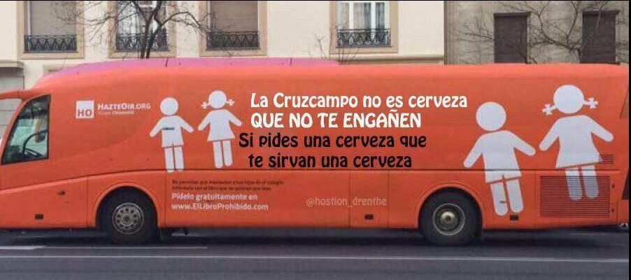 Las críticas al vehículo transfóbico del colectivo ultracatólico corren en forma de humor por las redes sociales.