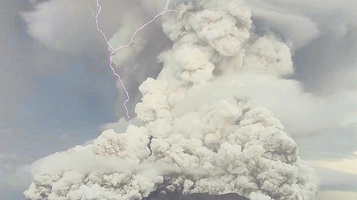 La espectacularidad de las imágenes del volcán Tonga sobrecogieron al planeta el pasado fin de semana.