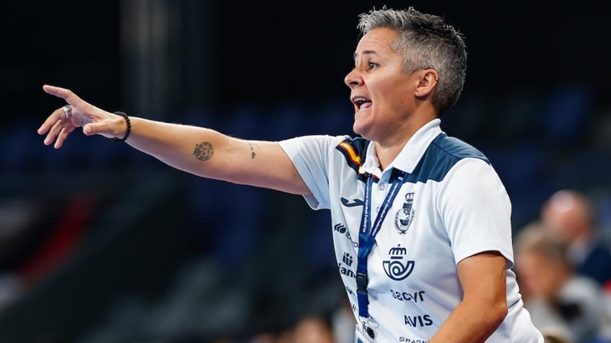 Cristina Cabeza, una entrenadora como la copa de un pino