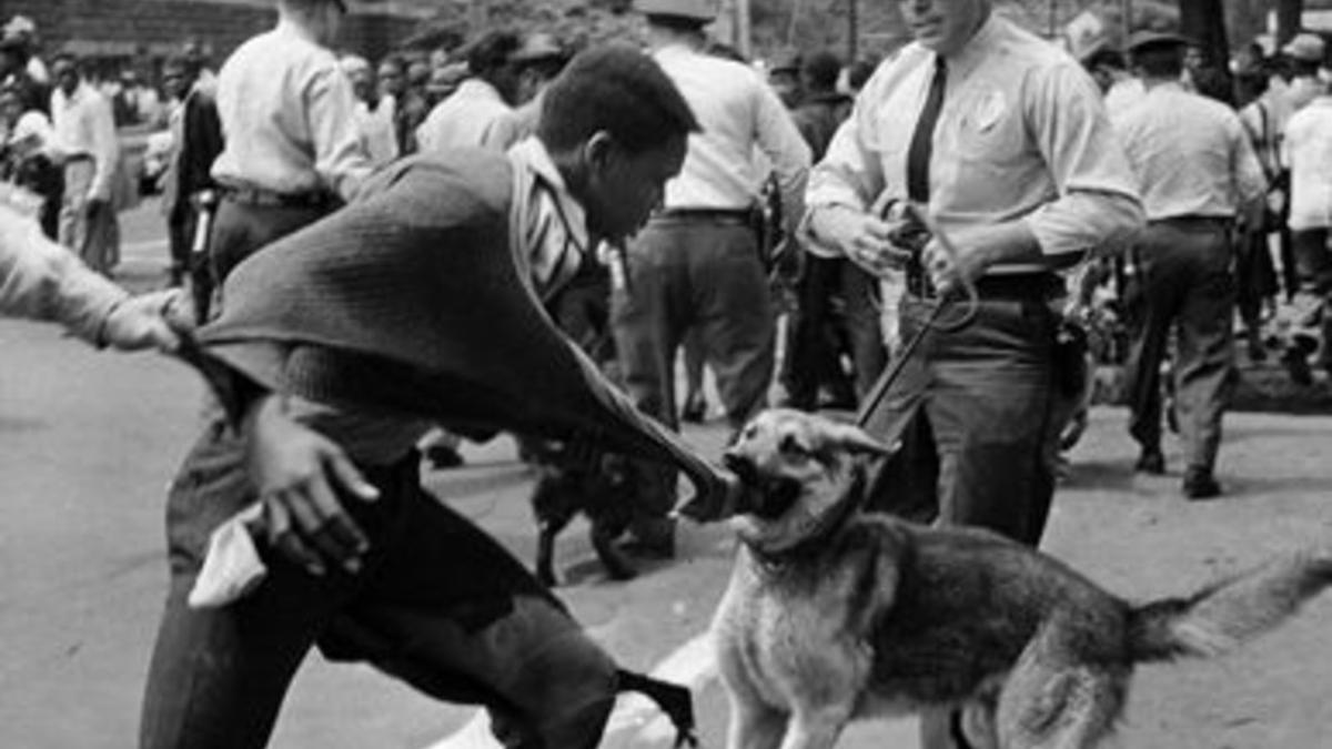 Enfrentamientos entre policía y homosexuales en los alrededores del Stonewall, en Nueva York en 1969.