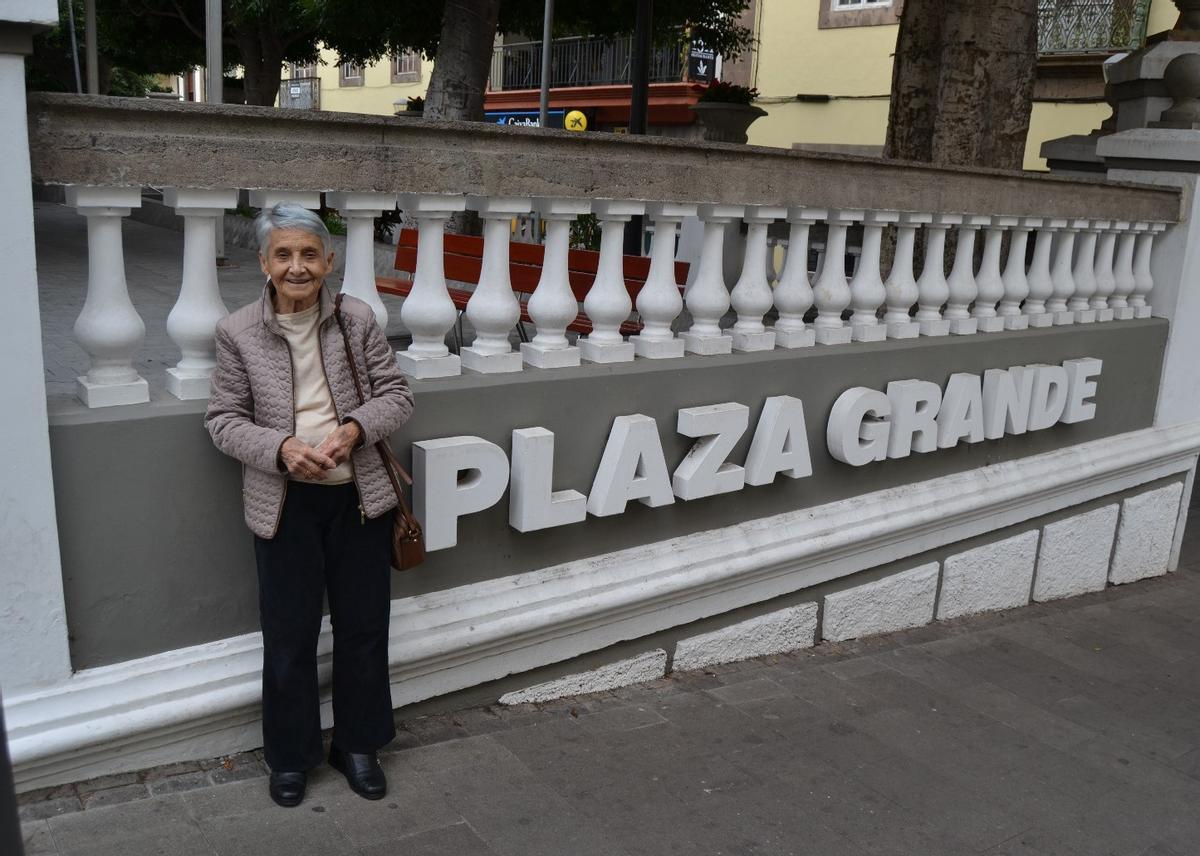 Gloria Betancort, en la plaza Grande de Guía.