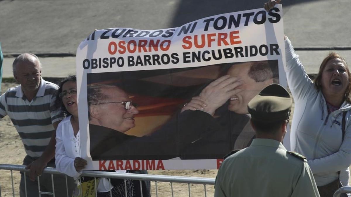 Protestas contra Fernando Karadima y Juan Barros.