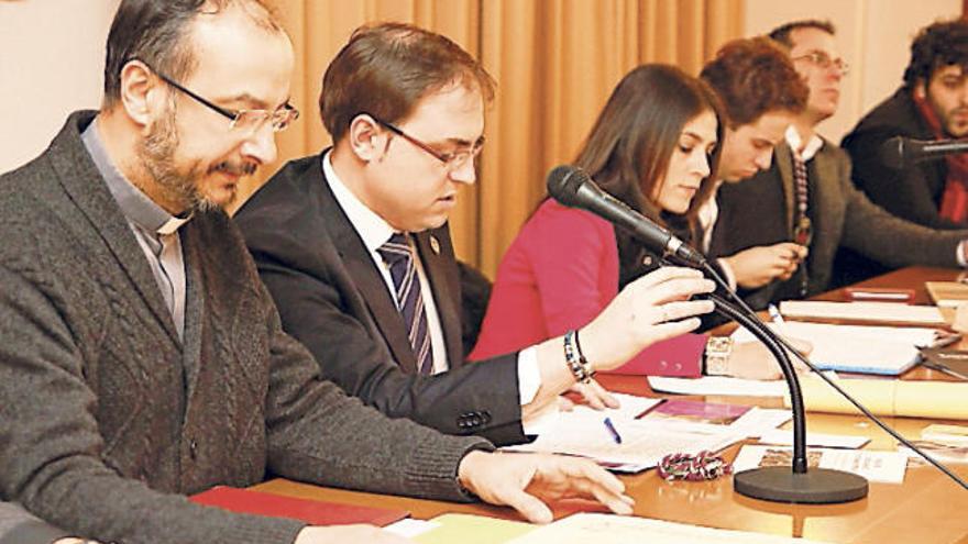 Ramón Alba preside la asamblea de La Borriquita.