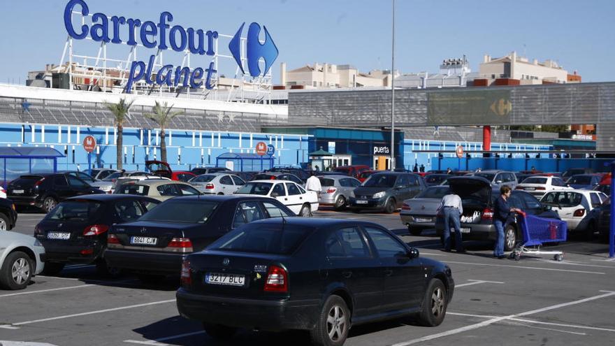 Dos hombres roban en el Carrefour Zaraiche por valor de 1.500 euros