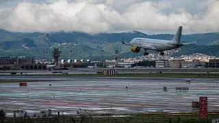 Caos en el aeropuerto de El Prat: esperas, retrasos y desvíos por la granizada