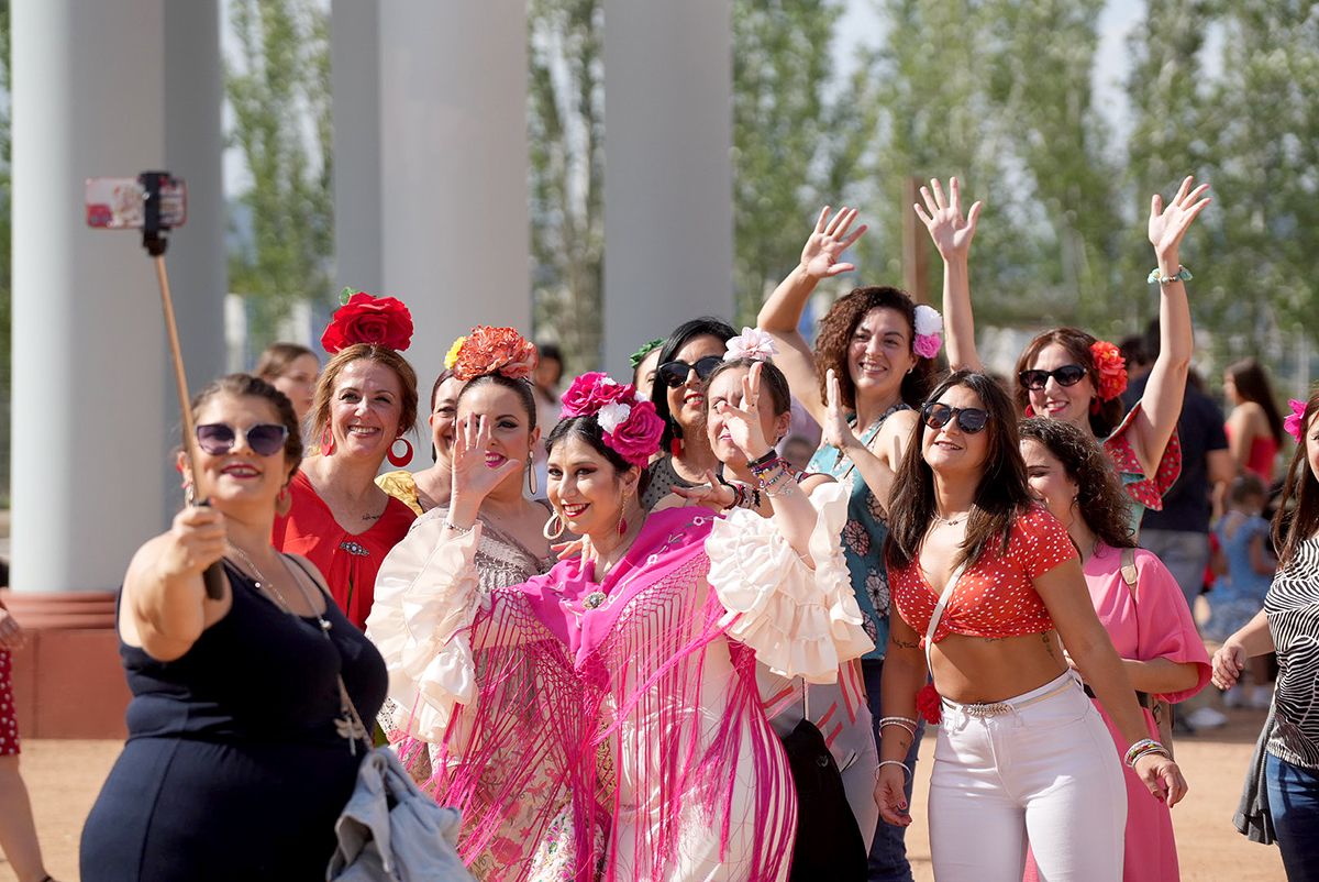 Un jueves brillante y soleado dispara la fiesta en El Arenal