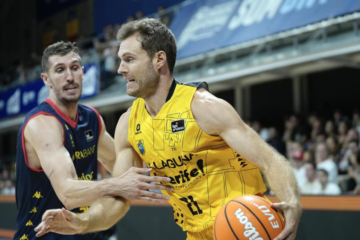 Abromaitis remonta línea de fondo ante Guerrero.