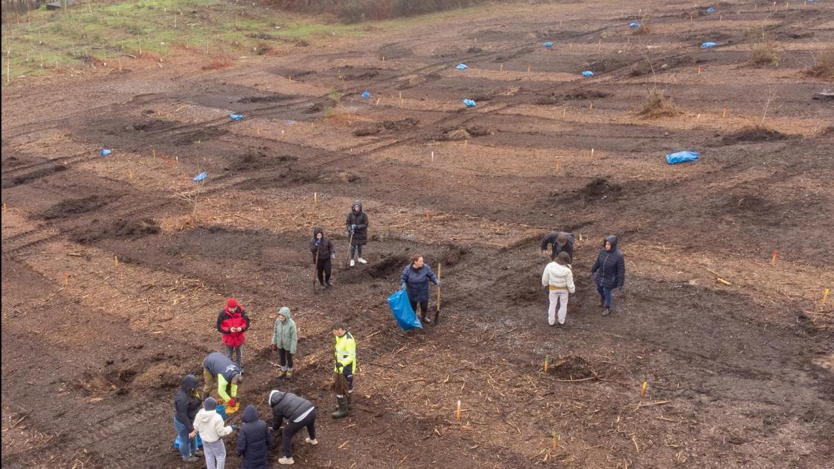 Participantes nunha das actividades educativas do Laboratorio Ecosocial do Barbanza.