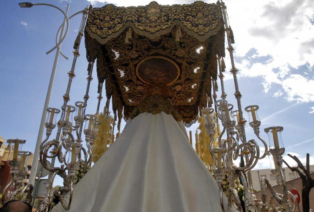 Una tarde primaveral envuelve a las cofradías el Lunes Santo