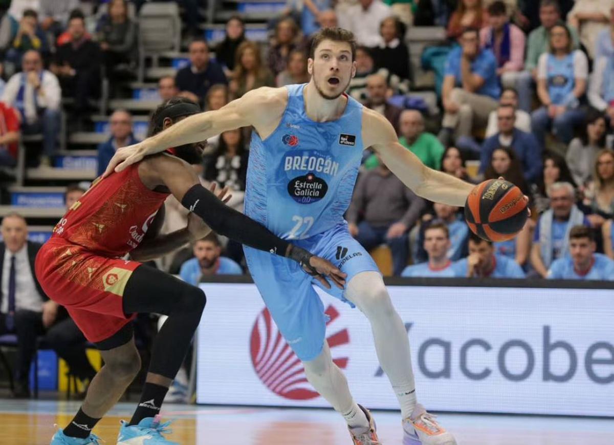 Ethan Happ, jugador de un físico imponente