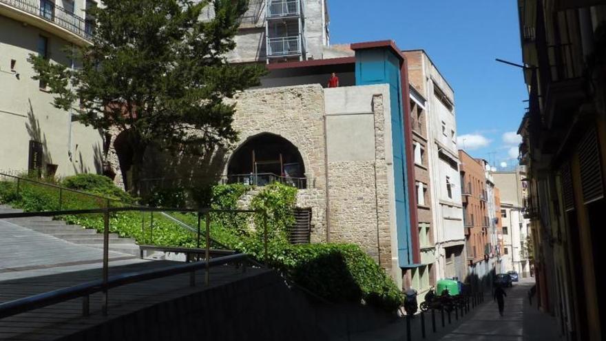 Imatge virtual de la urbanització de l&#039;entorn de la Via de Sant ignasi i Baixada dels Drets, amb l&#039;ascensor al carrer de Santa Llúcia