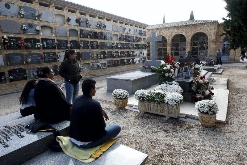 Día de Todos los Santos en el Cementerio de Zaragoza