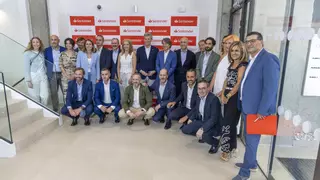 Banco Santander estrena nueva sede en un histórico edificio de Santiago