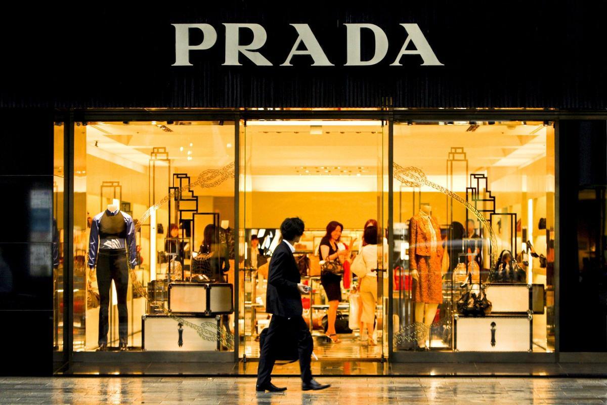 Tienda de Prada en el distrito de Ginza en Tokio