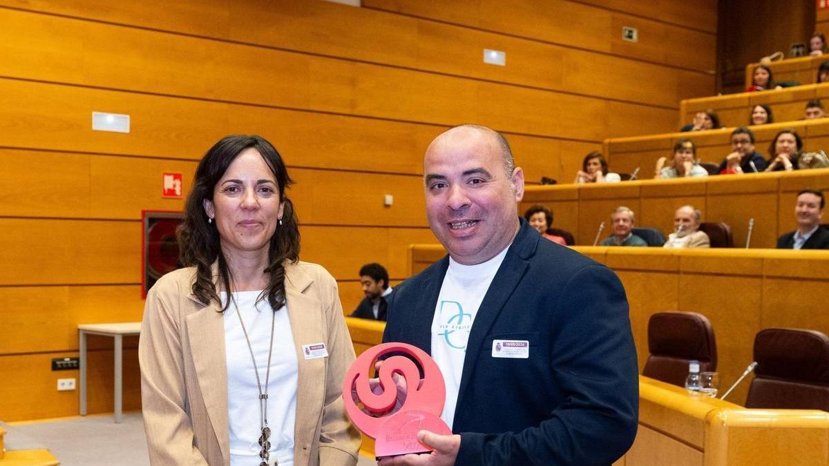 Gibello, con el premio.