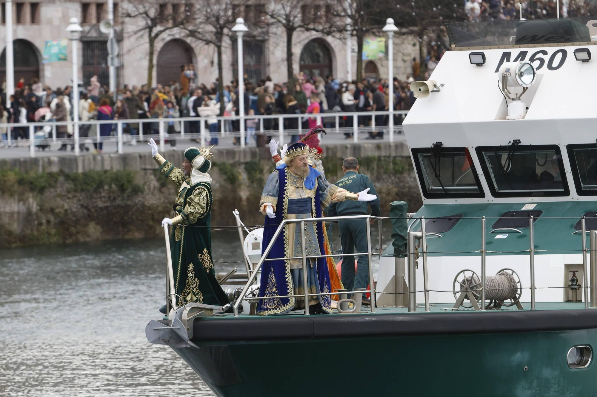 En imágenes: Los Reyes Magos desembarcan en Gijón