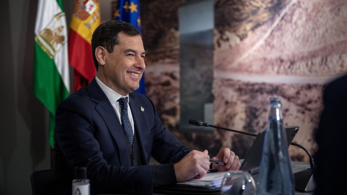 Juanma Moreno, en la reunión del Consejo de Gobierno.