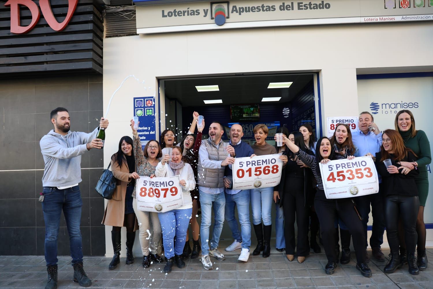 Lotería de Navidad: 'Borrachera' de quintos premios en Manises