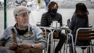 ¿Adiós a las mascarillas? Cinco expertos reflexionan sobre el futuro de esta medida en España