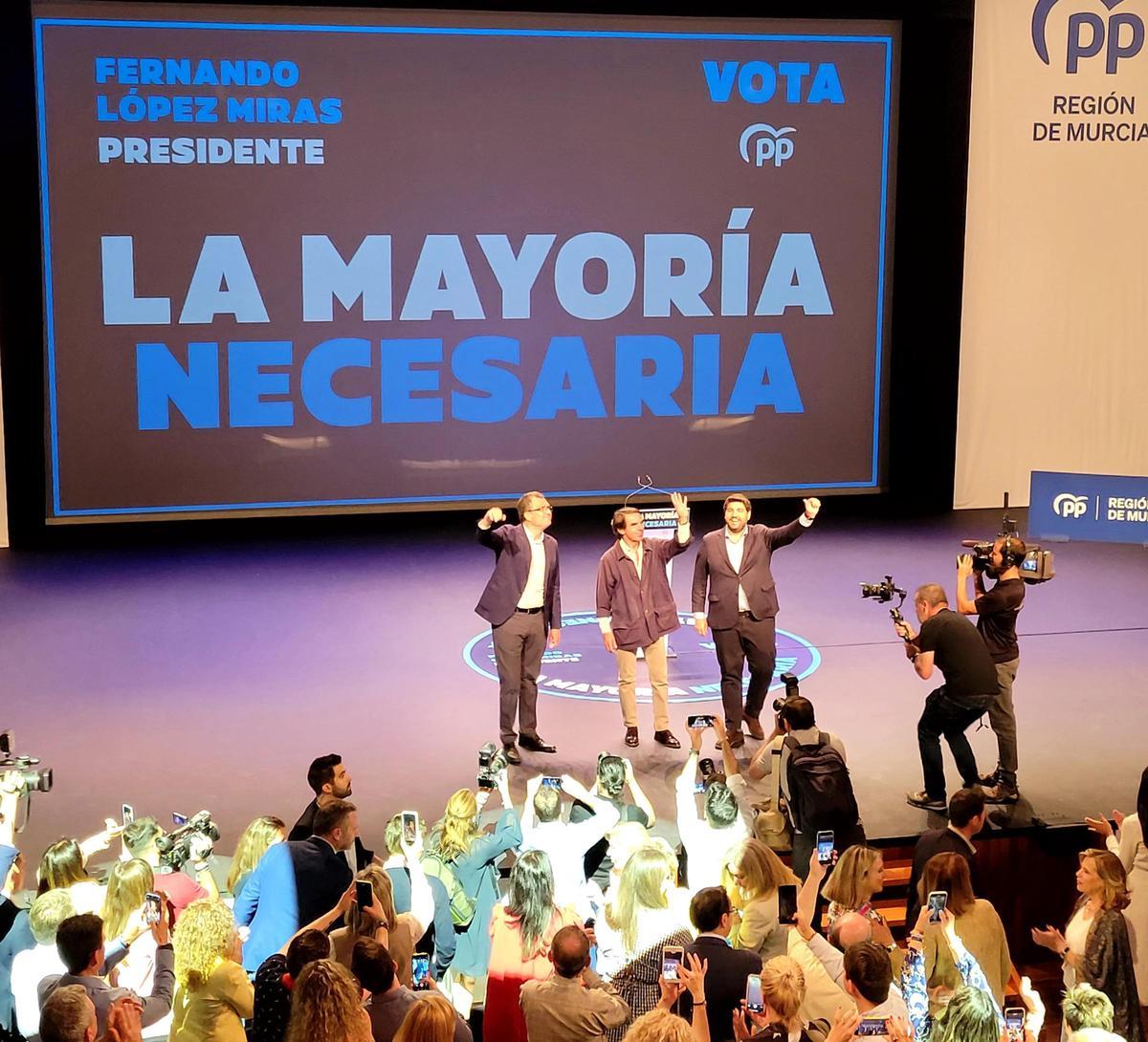 Fernando López Miras acompañado en Murcia por José María Aznar y José Ballesta.