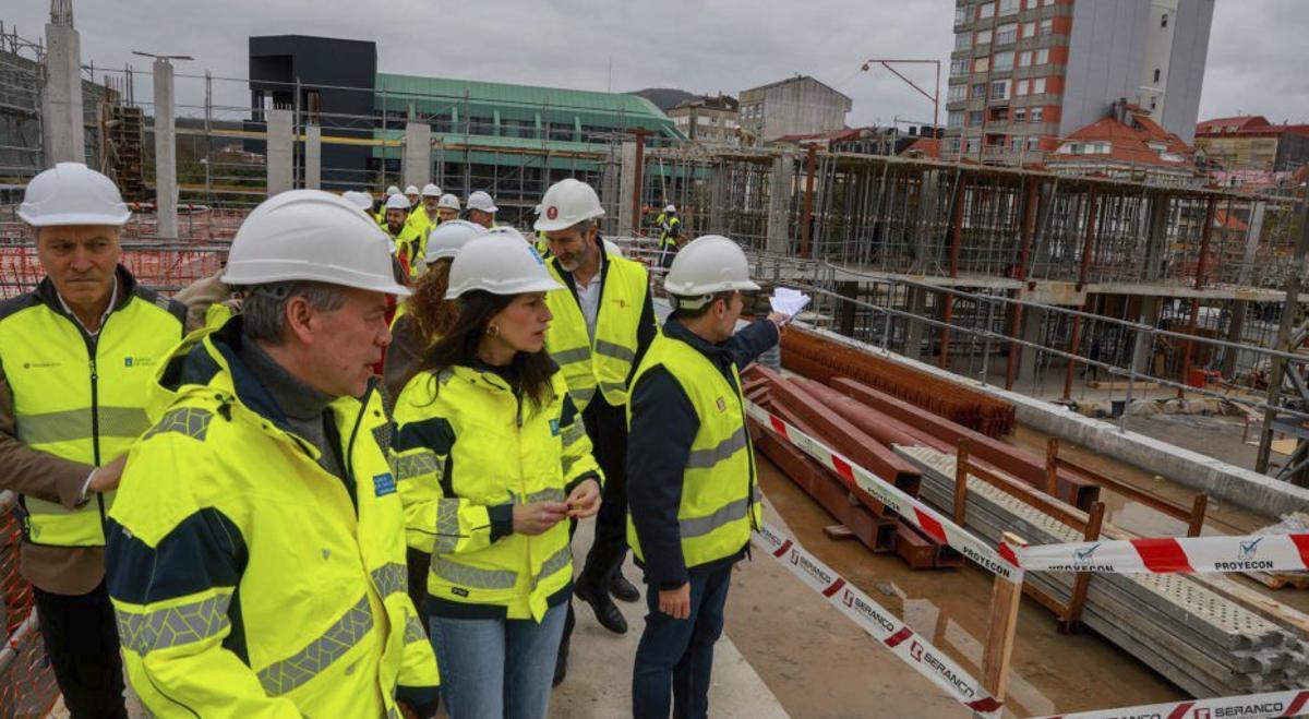 La visita a las obras del nuevo ambulatorio y PAC de Vilagarcía. | IÑAKI ABELLA