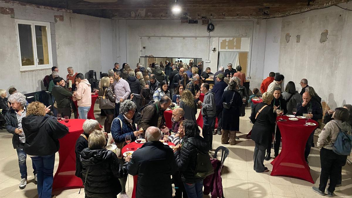 La cita enogastronòmica va omplir el local de La Cooperativa i el Nou Celler