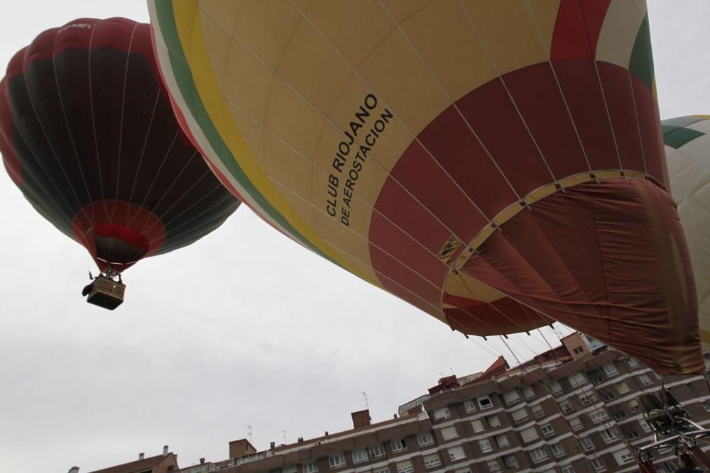 Salida de la regata de globos aerostáticos desde el "solarón", en Gijón.