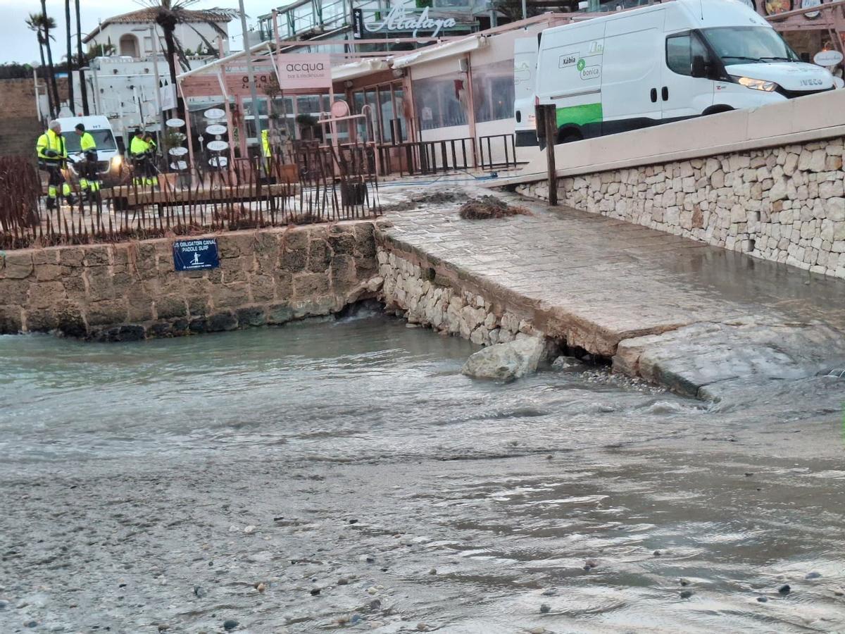 El estropicio del temporal Harry en las playas de Dénia y Xàbia (imágenes)
