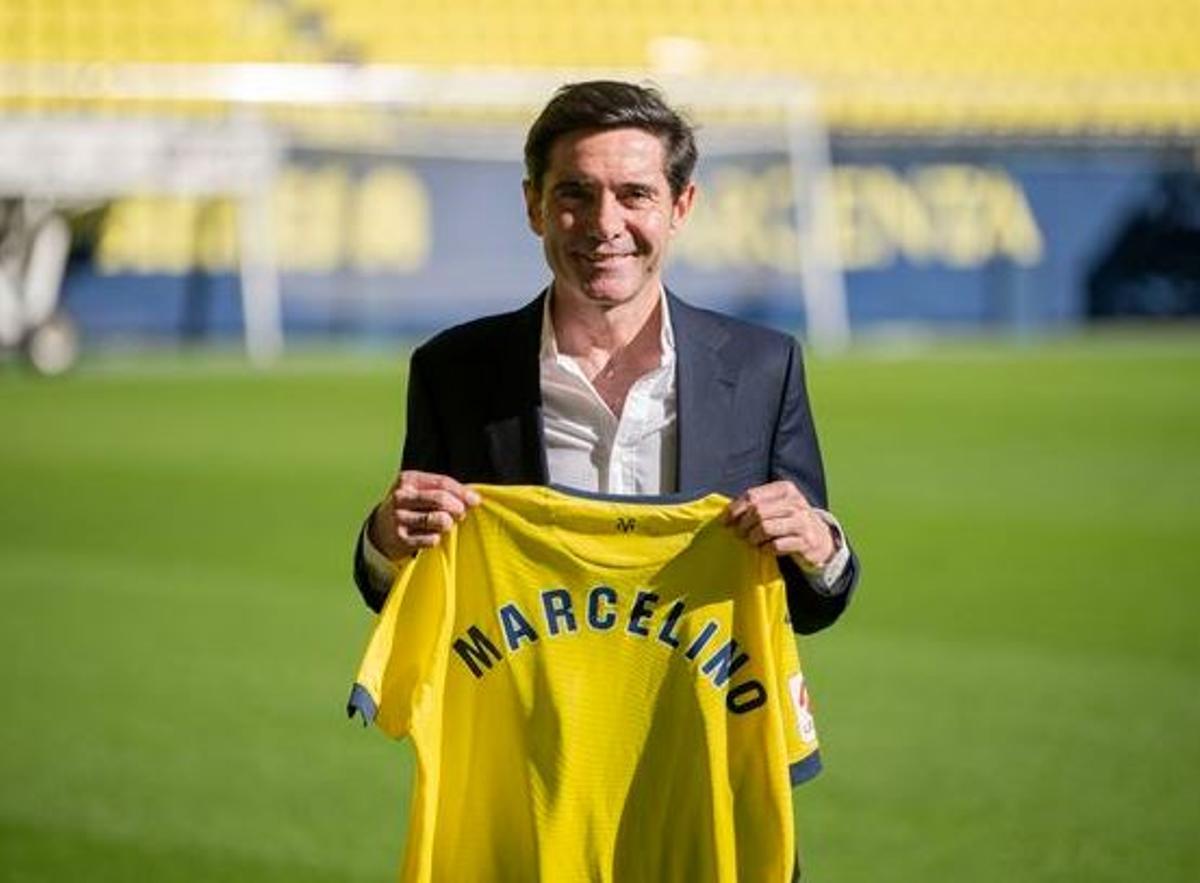 Marcelino con la camiseta del Villarreal