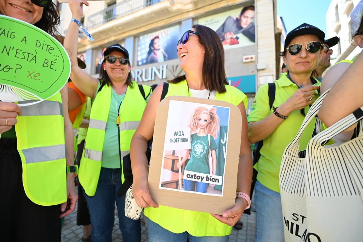 Los profesores se manifiestan en la Plaça de Baix de Elche por la educación pública