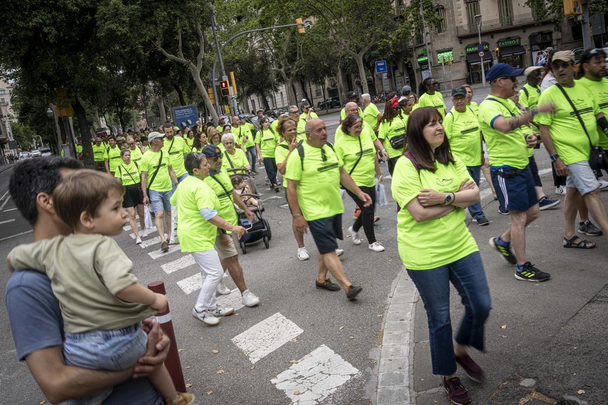 Unas 200 personas trasplantadas marchan en Barcelona en agradecimiento a los donantes de órganos