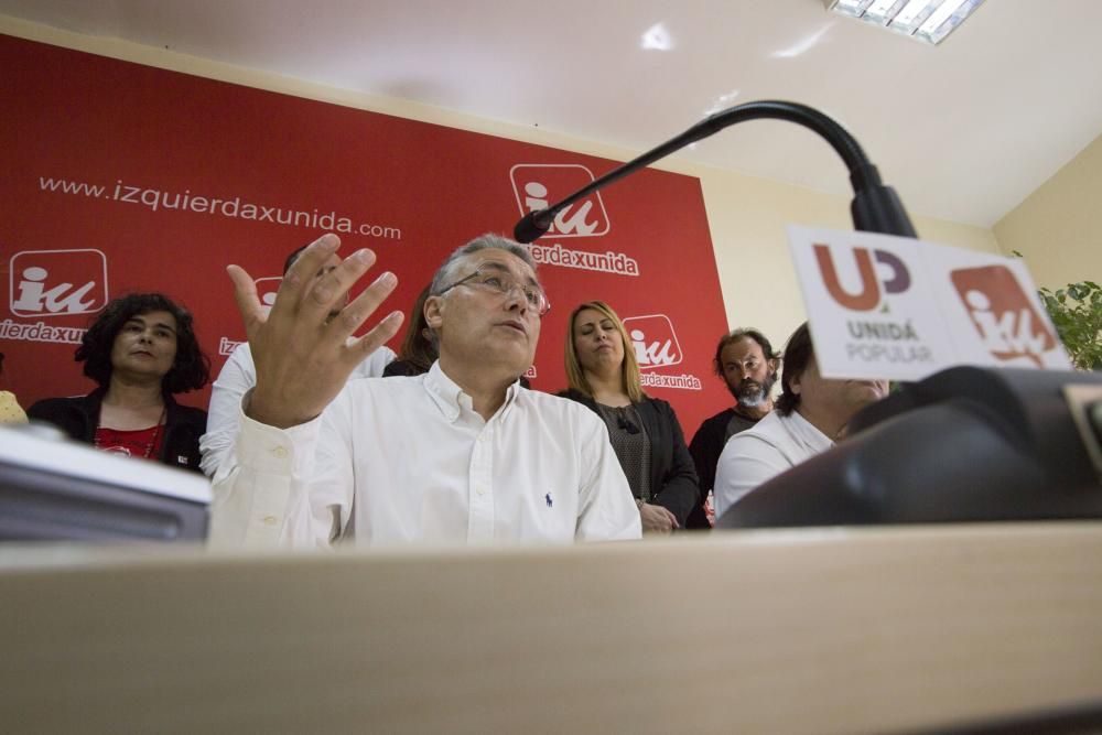 Rueda de prensa de Manolo Orviz en la sede de IU de Oviedo