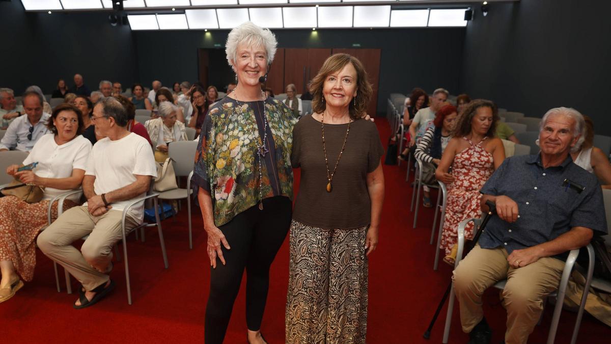 Por la izquierda, Erika Andersen y Carmen González, en el Club LA NUEVA ESPAÑA.