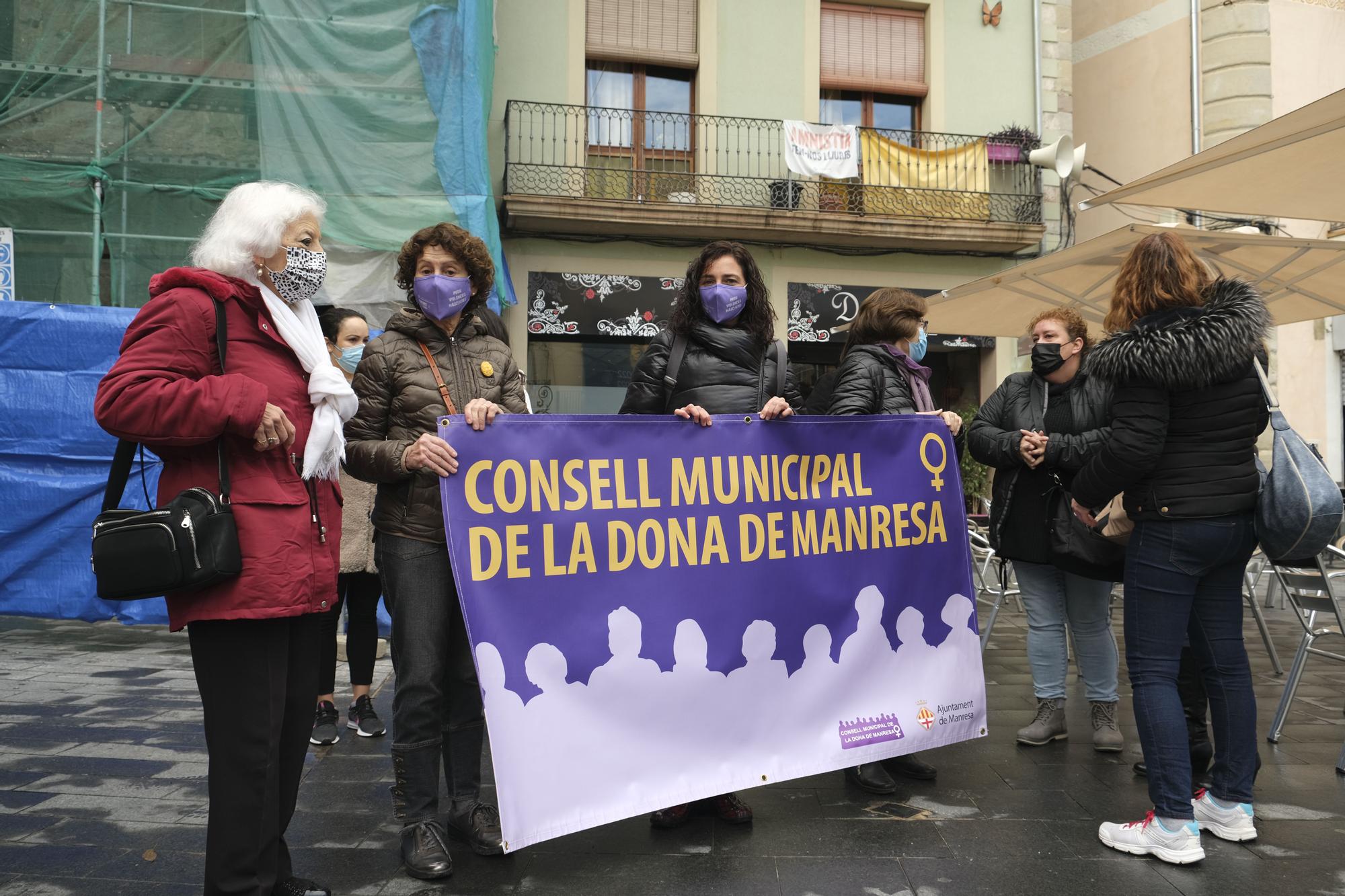 25N: Prop de 700 persones rebutgen la violència de gènere a Manresa