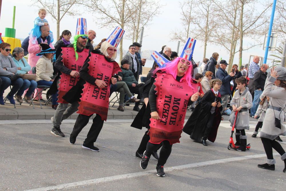 Roses viu un carnaval pletòric de gent i bon temps