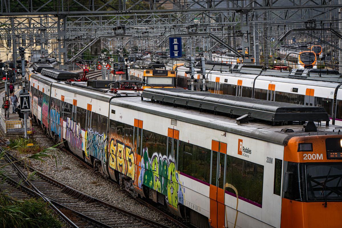Trenes de Rodalies parados en la estación de Montcada Bifurcació en una imagen de archivo.