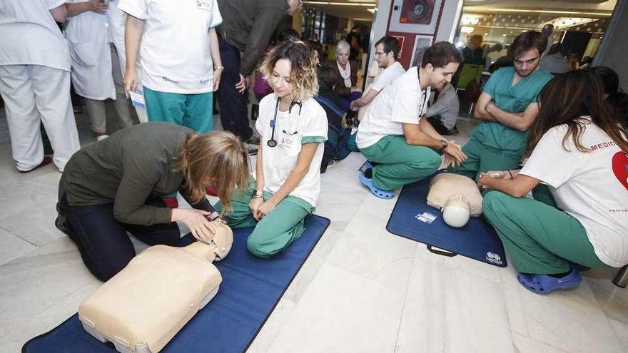 Actividades formativas de reanimación cardiopulmonar en el Hospital de A Coruña.