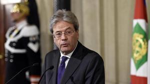 Gentiloni, durante su rueda de prensa tras la reunión con el presidente de la República, Sergio Mattarella, en el Quirinale, en Roma, este lunes.