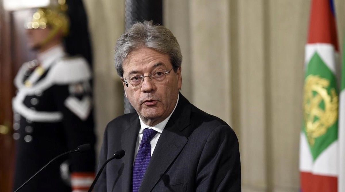 Gentiloni, durante su rueda de prensa tras la reunión con el presidente de la República, Sergio Mattarella, en el Quirinale, en Roma, este lunes.