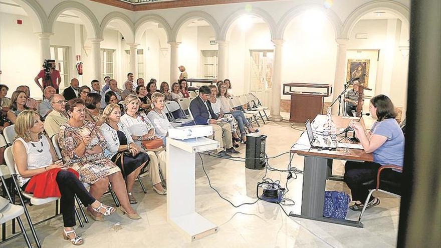 El Ayuntamiento reconoce a una decena de docentes jubilados en el último curso