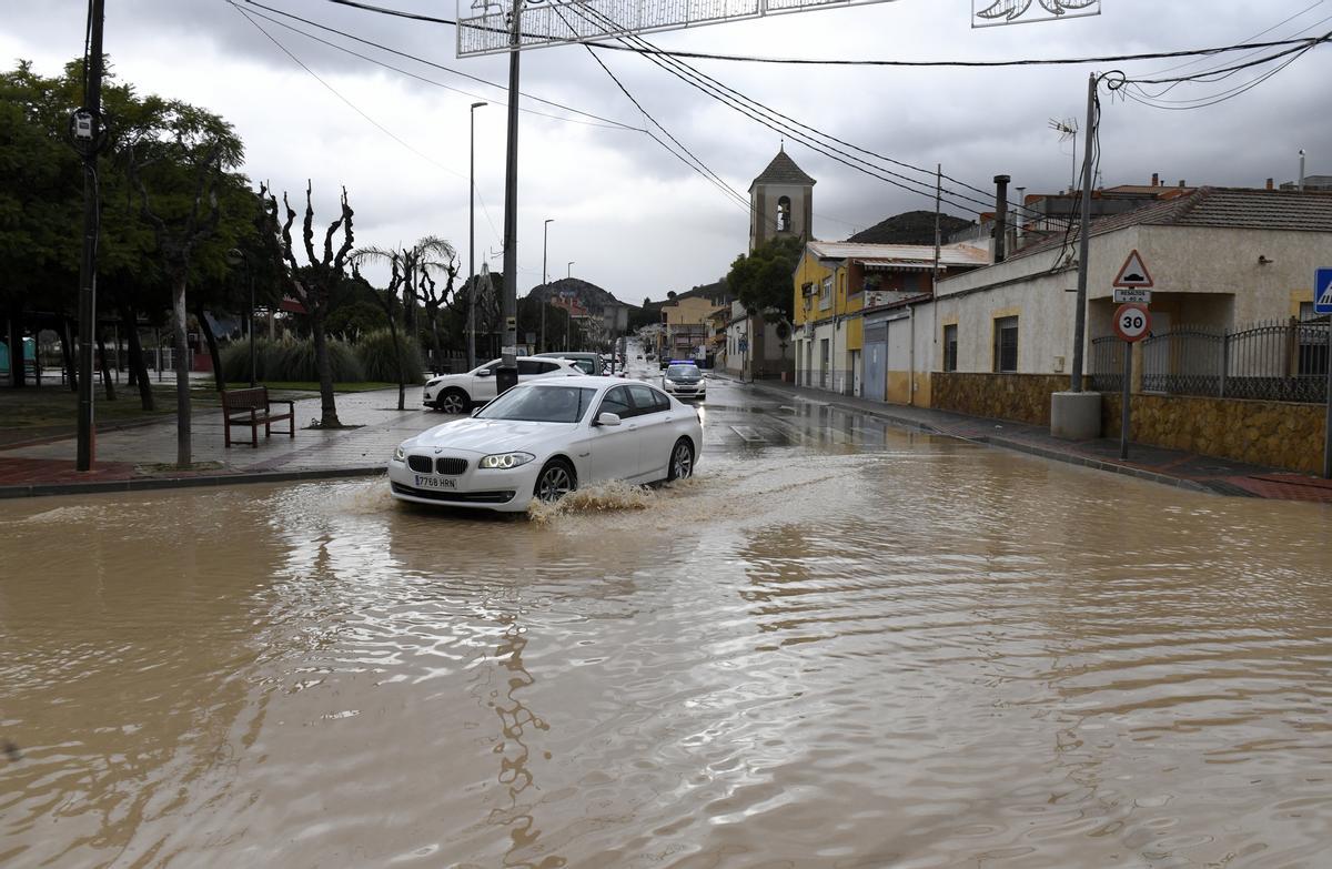 Así han dejado las lluvias las calles de Cobatillas