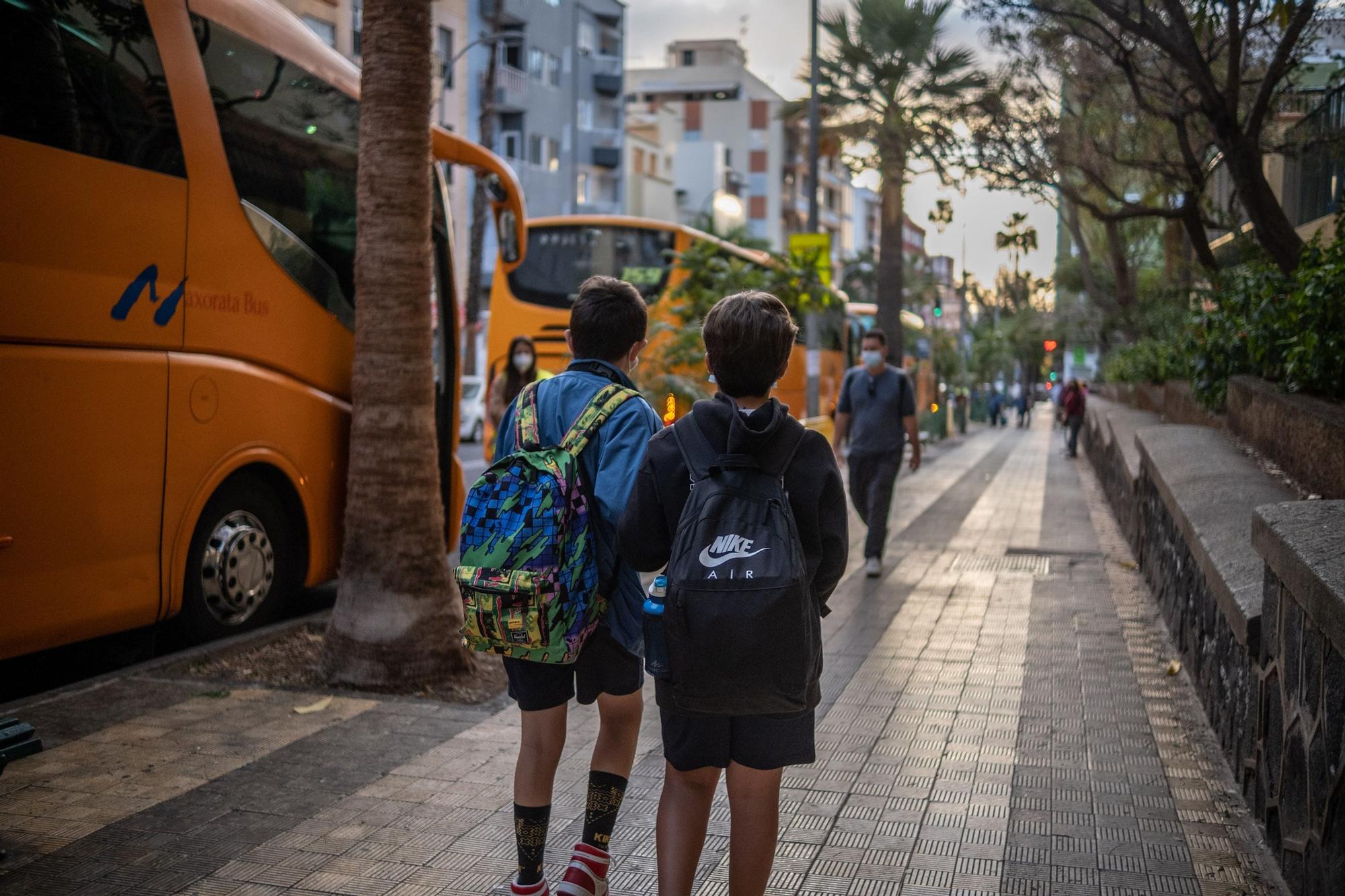 Traslado de los niños del CEIP San Fernando a Tena Artiga