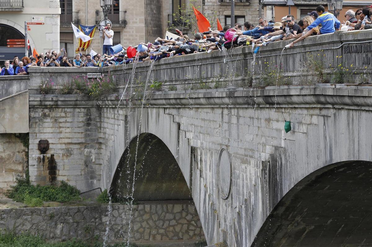 Les millors imatges de la palanganada del Pont de Pedra