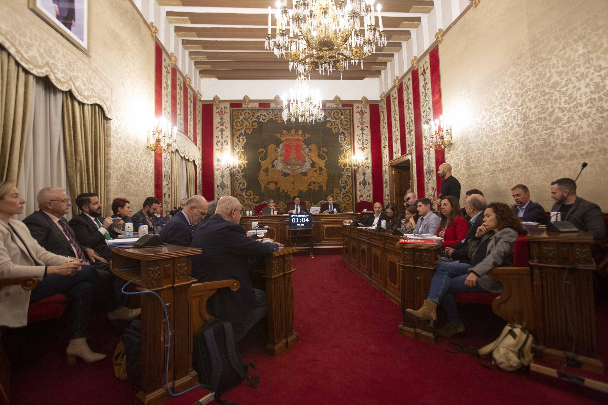 El bipartito se une a Vox en contra de la retirada de vestigios franquistas de las calles de Alicante