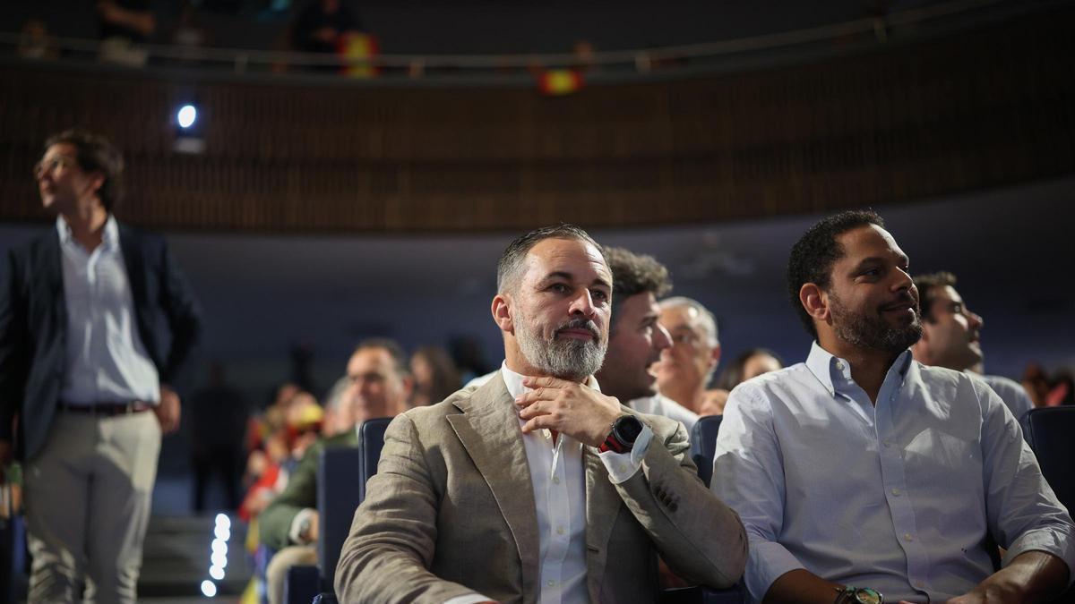 Abascal advierte al PP de que Vox romperá los gobiernos autonómicos si les ponen «zancadillas o trampas»