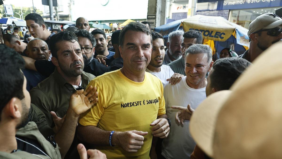 Flávio Bolsonaro refuerza su equipo de seguridad ante «crecientes amenazas de muerte»