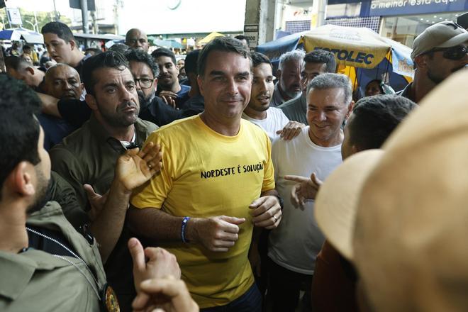 Flávio Bolsonaro refuerza su equipo de seguridad ante "crecientes amenazas de muerte"