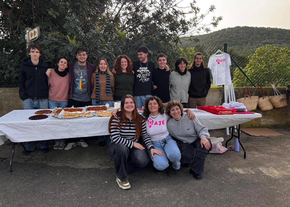 Membres de l’Associació de Joves d’Eivissa durant l’acte de presentació.