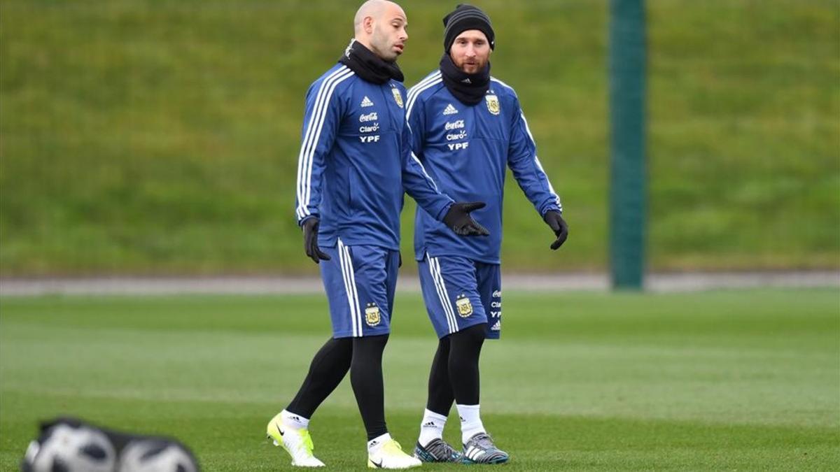 Mascherano y Messi, en el entrenamiento de Argentina en Manchester